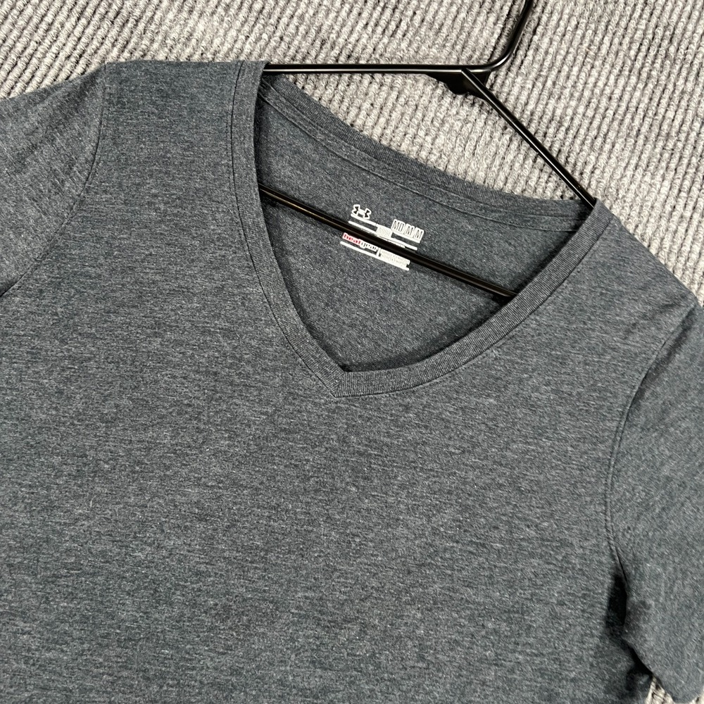 Under Armour HeatGear Shirt Womens Medium Gray V Neck Short Sleeve Athletic Tee